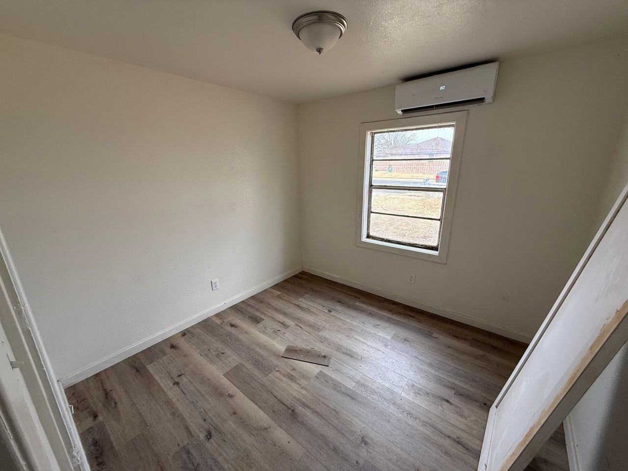 2806 E 30th St - Photo 3 of 7