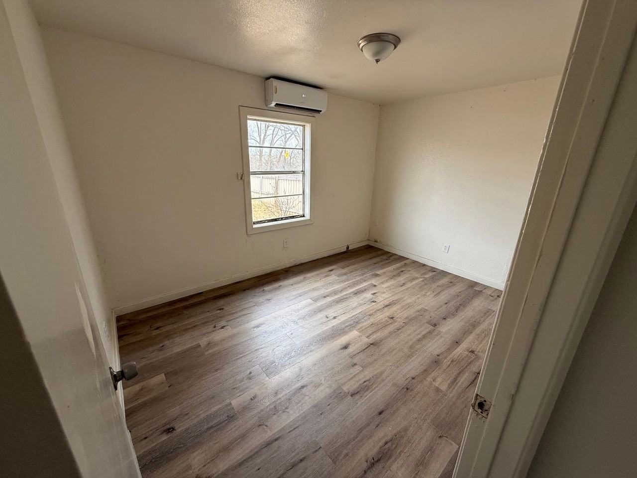 2806 E 30th St - Photo 5 of 7