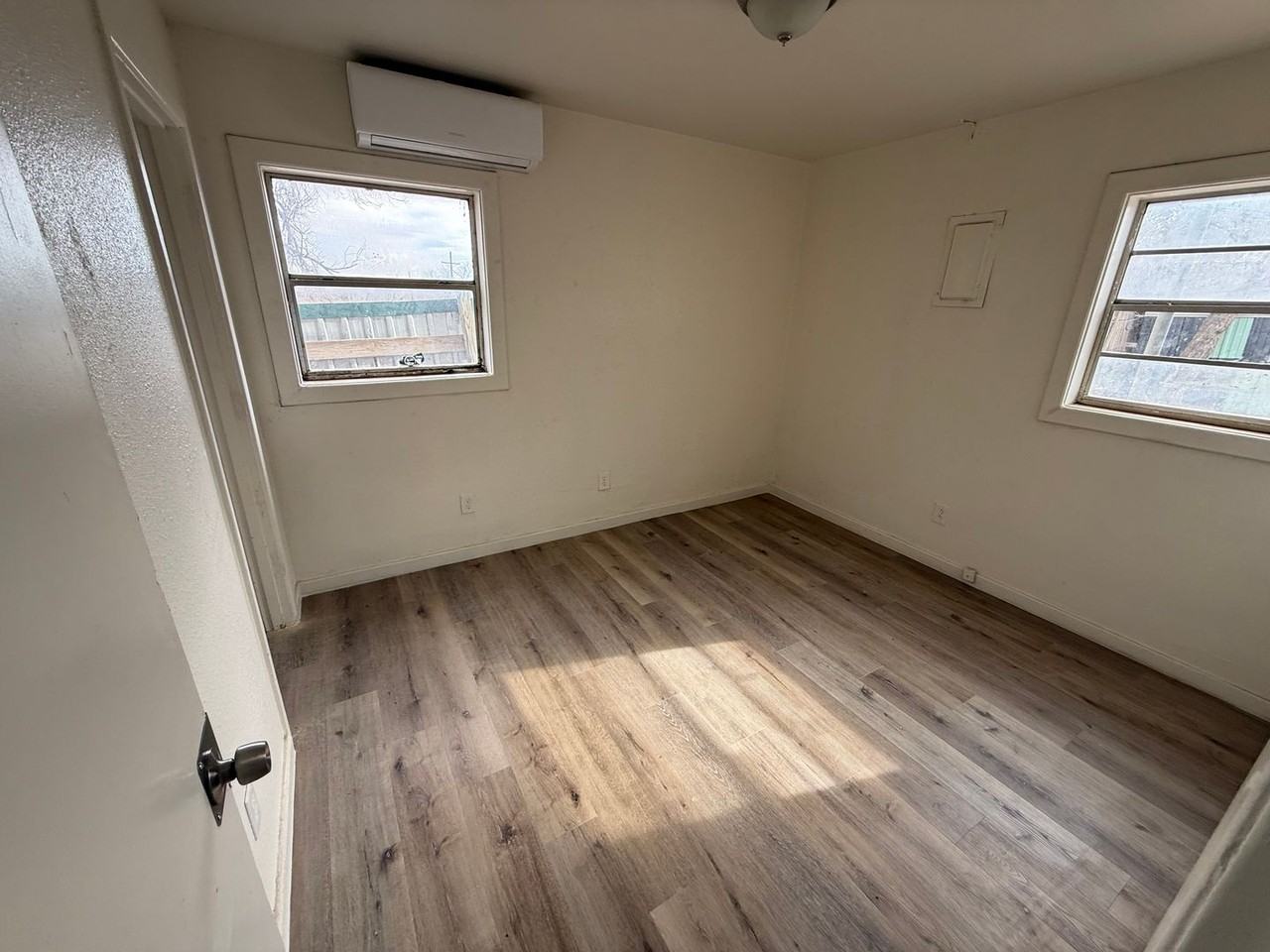 2806 E 30th St - Photo 6 of 7