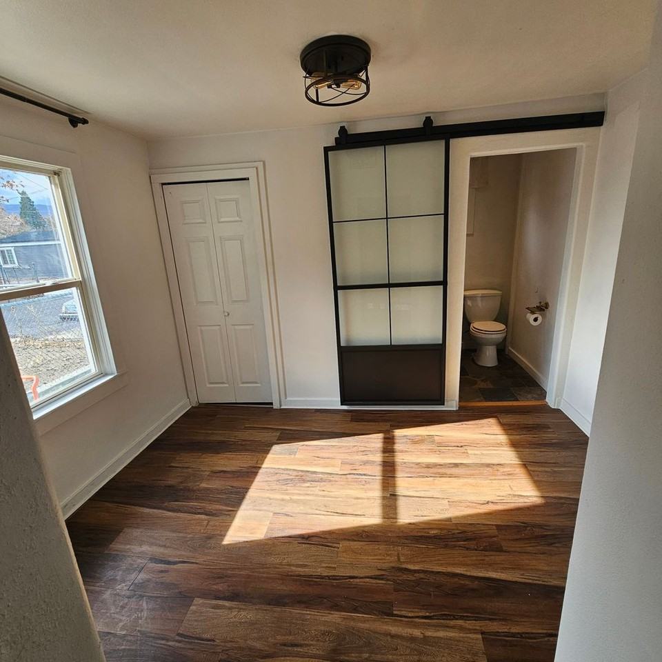 355 S Wells Ave #1-2 - Photo 2 of 15