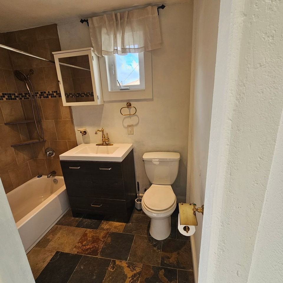 355 S Wells Ave #1-2 - Photo 3 of 15