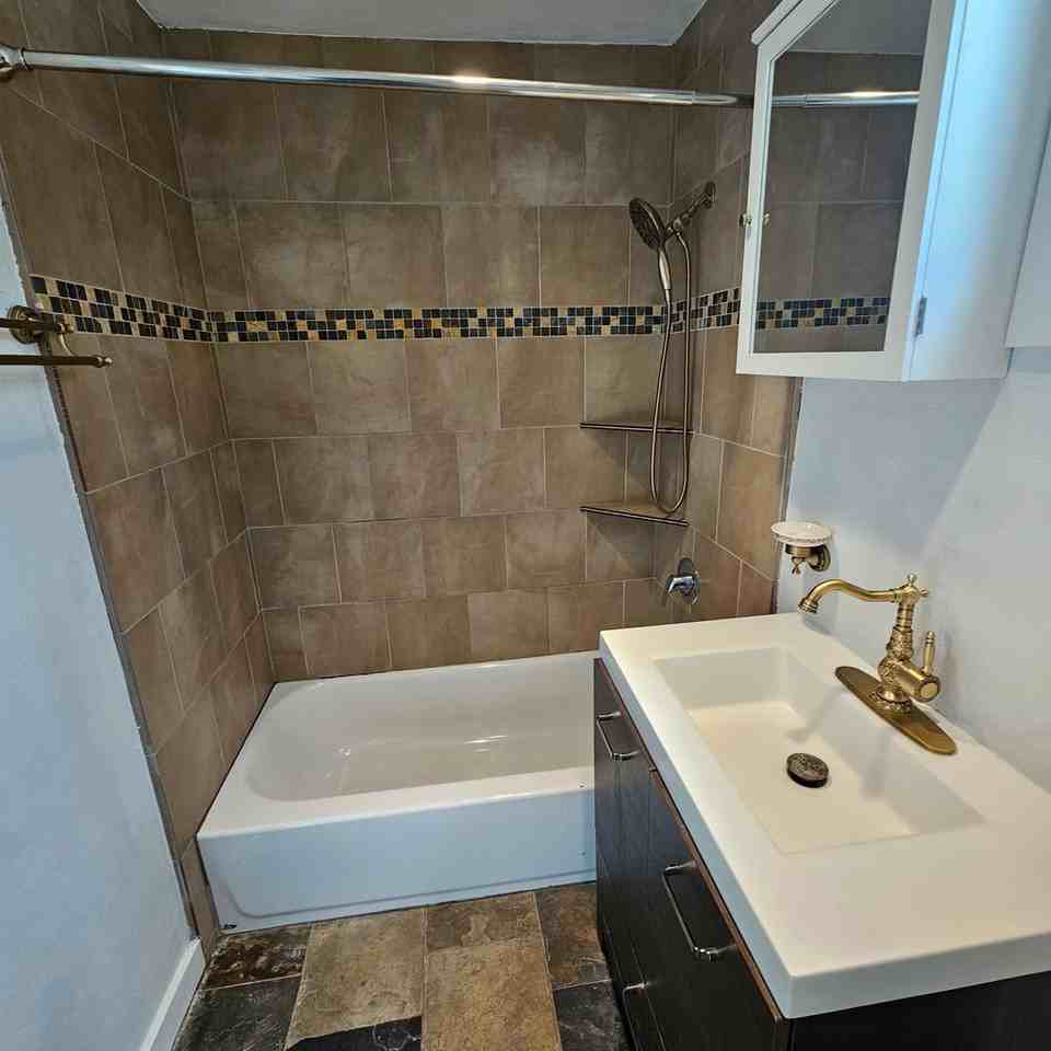 355 S Wells Ave #1-2 - Photo 4 of 15