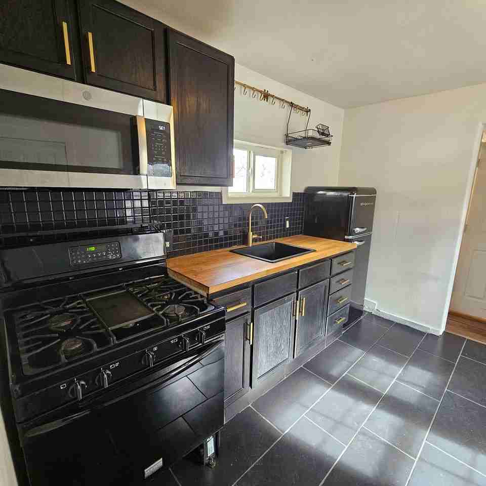 355 S Wells Ave #1-2 - Photo 5 of 15