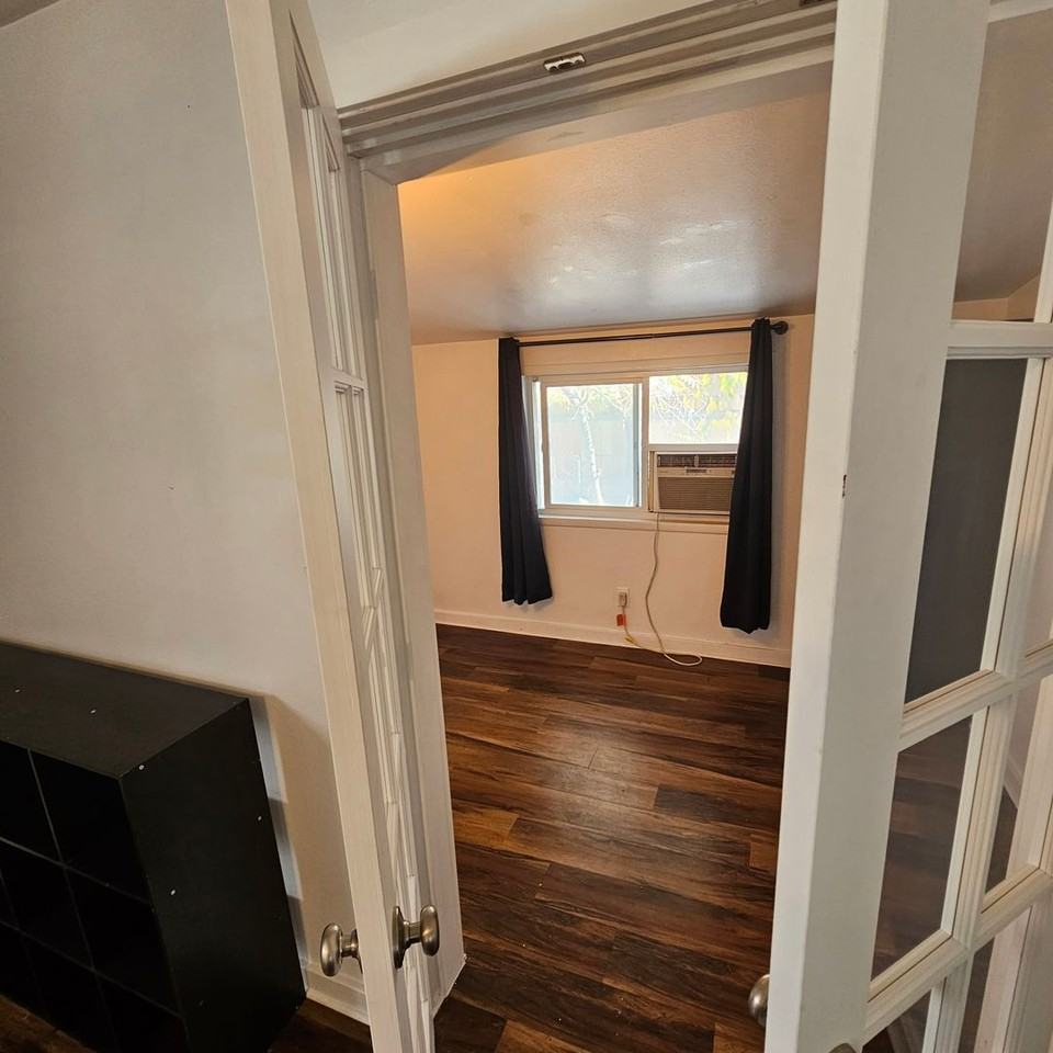 355 S Wells Ave #1-2 - Photo 7 of 15