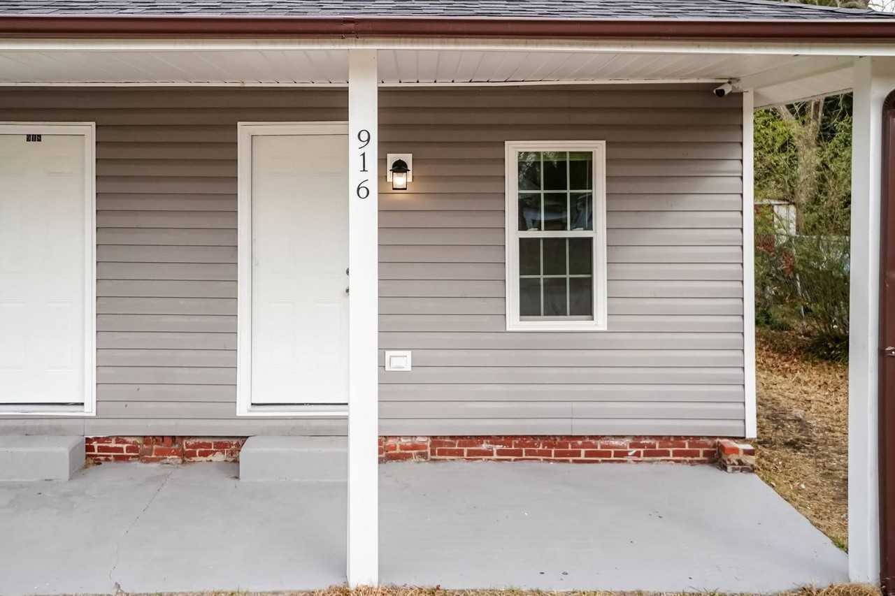 916 Star St - Photo 3 of 18