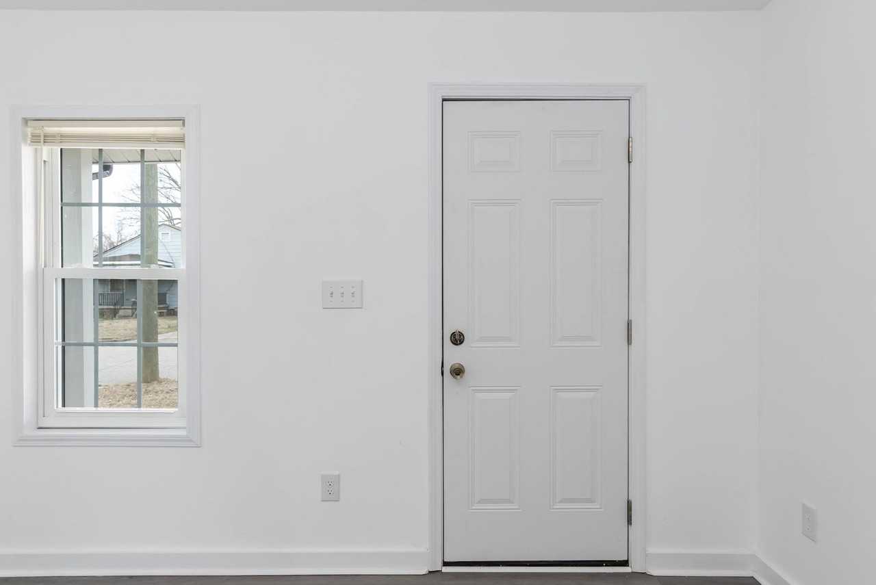 916 Star St - Photo 5 of 18