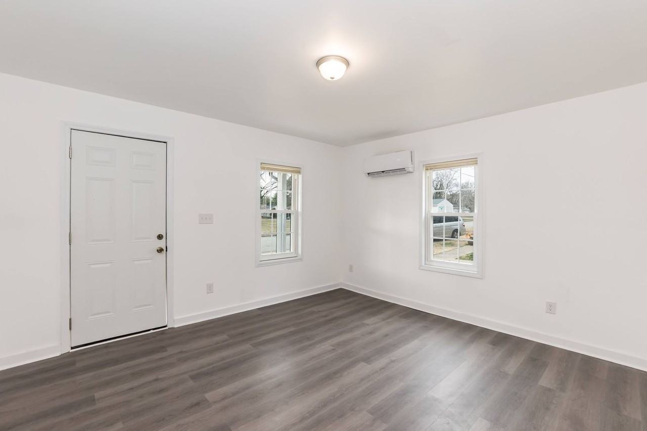 918 Star St - Photo 7 of 17