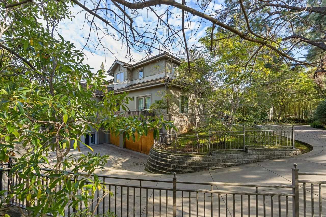 253 Hillview Ave - Photo 2 of 50