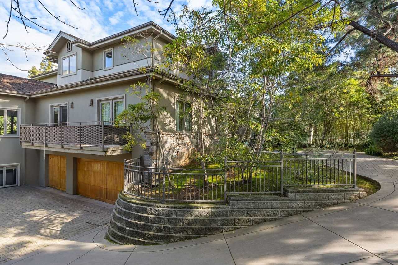 253 Hillview Ave - Photo 4 of 50