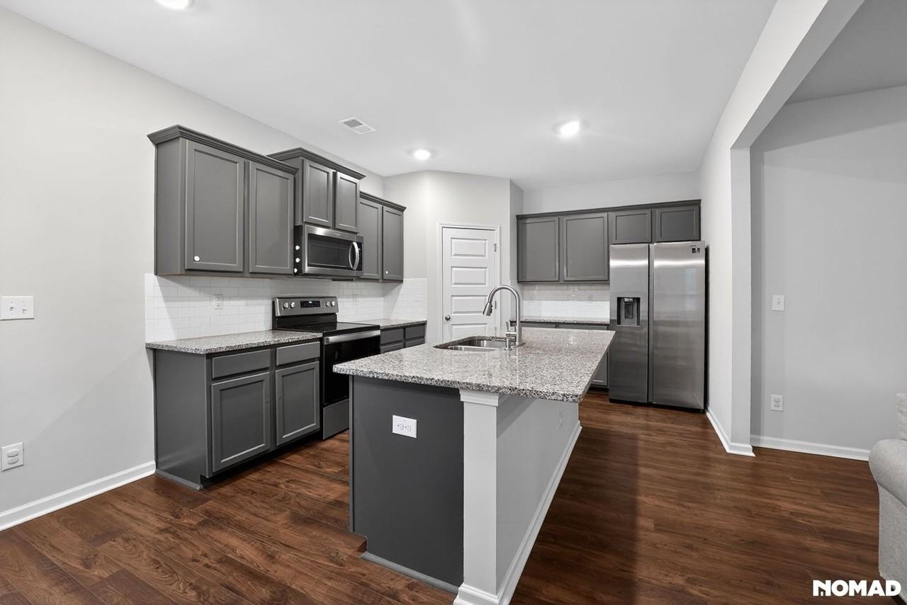 1765 Labonte Pkwy - Photo 3 of 11