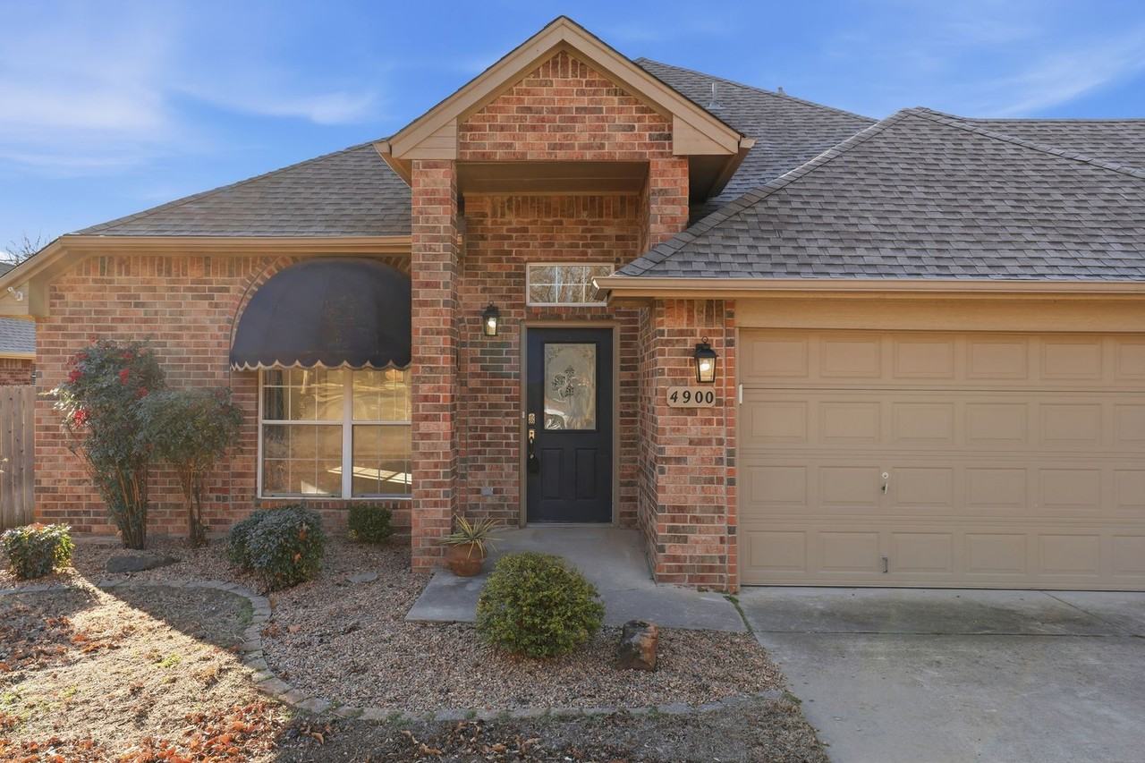 4900 Cypress Lake Dr - Photo 4 of 22