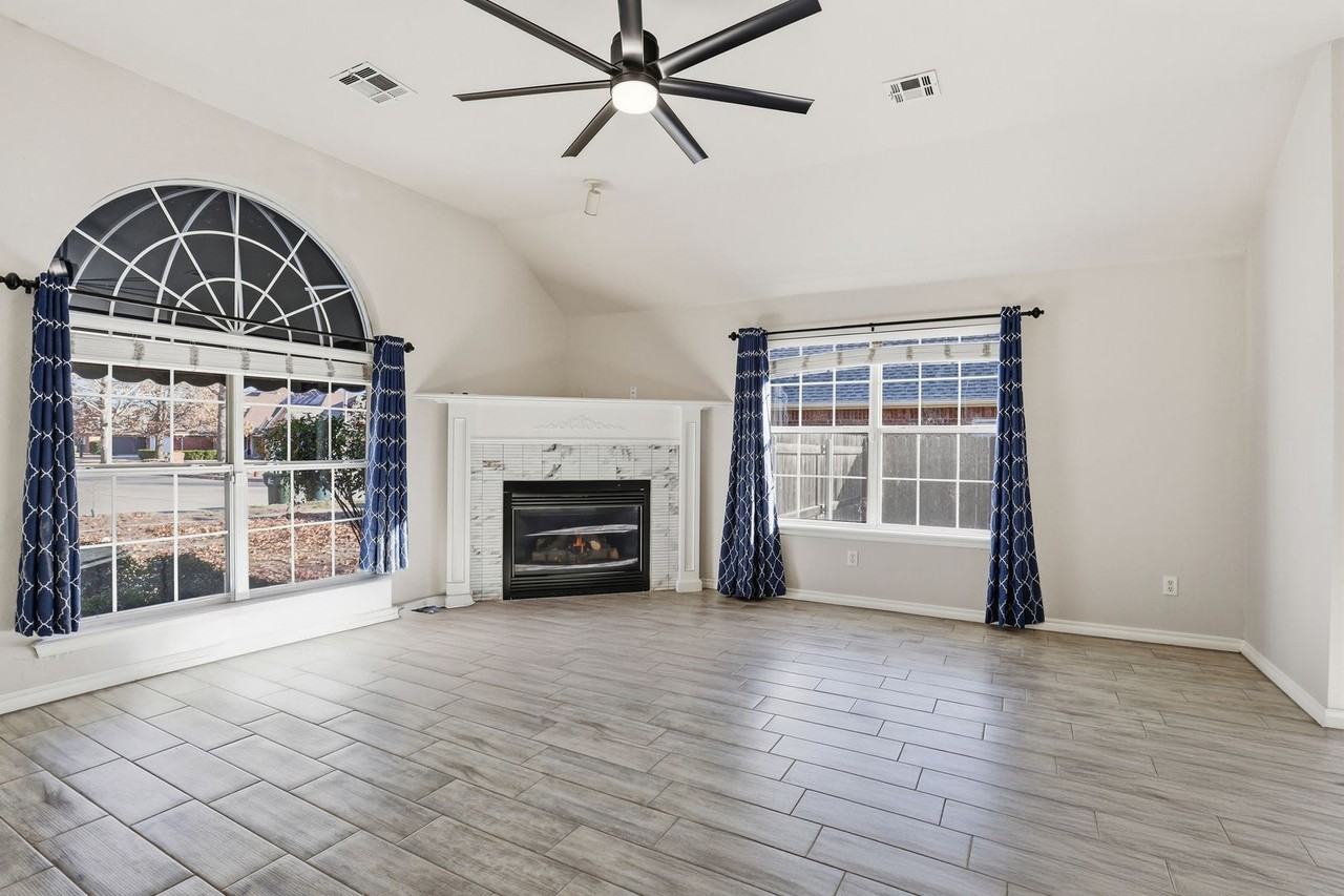 4900 Cypress Lake Dr - Photo 6 of 22