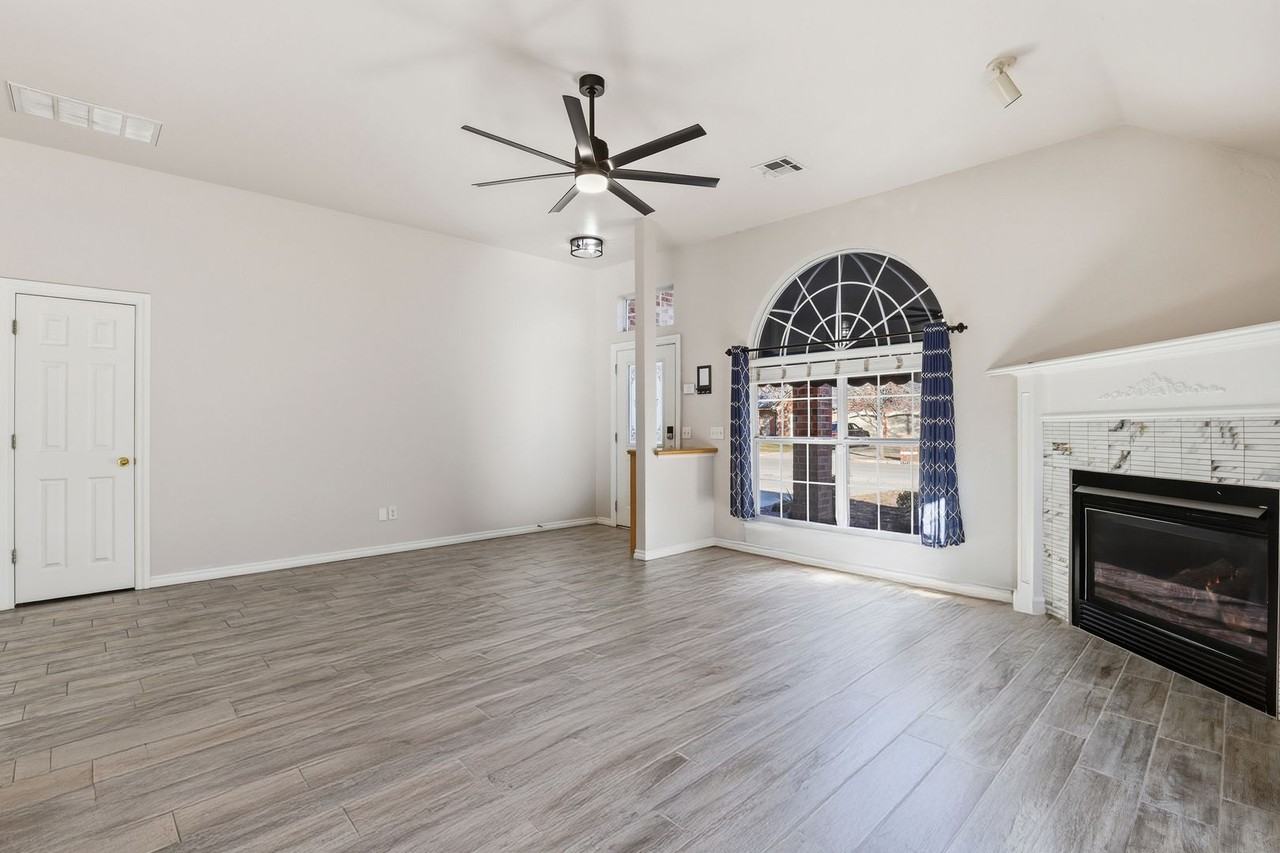 4900 Cypress Lake Dr - Photo 7 of 22