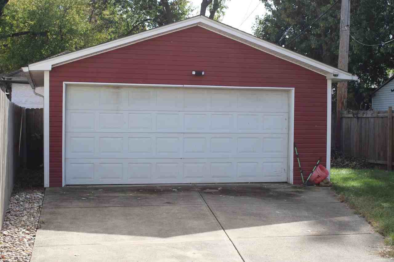 8211 Brinsmade Ave - Photo 2 of 19