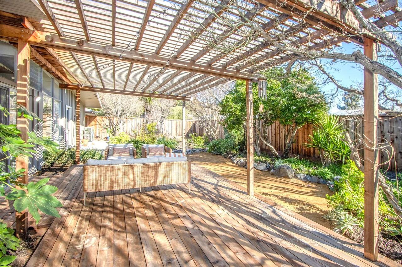 1012 Las Gallinas Ave - Photo 2 of 28