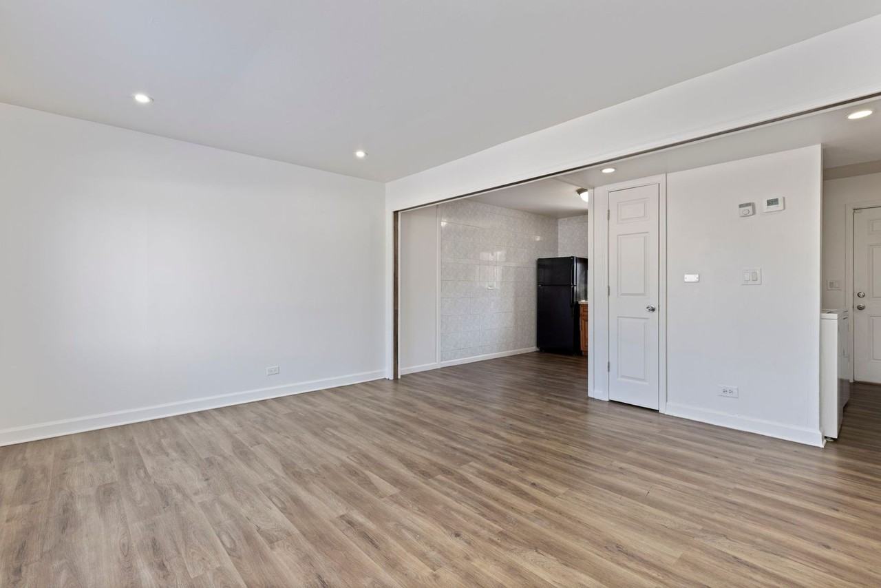 1533 Mckool Ave - Photo 3 of 19