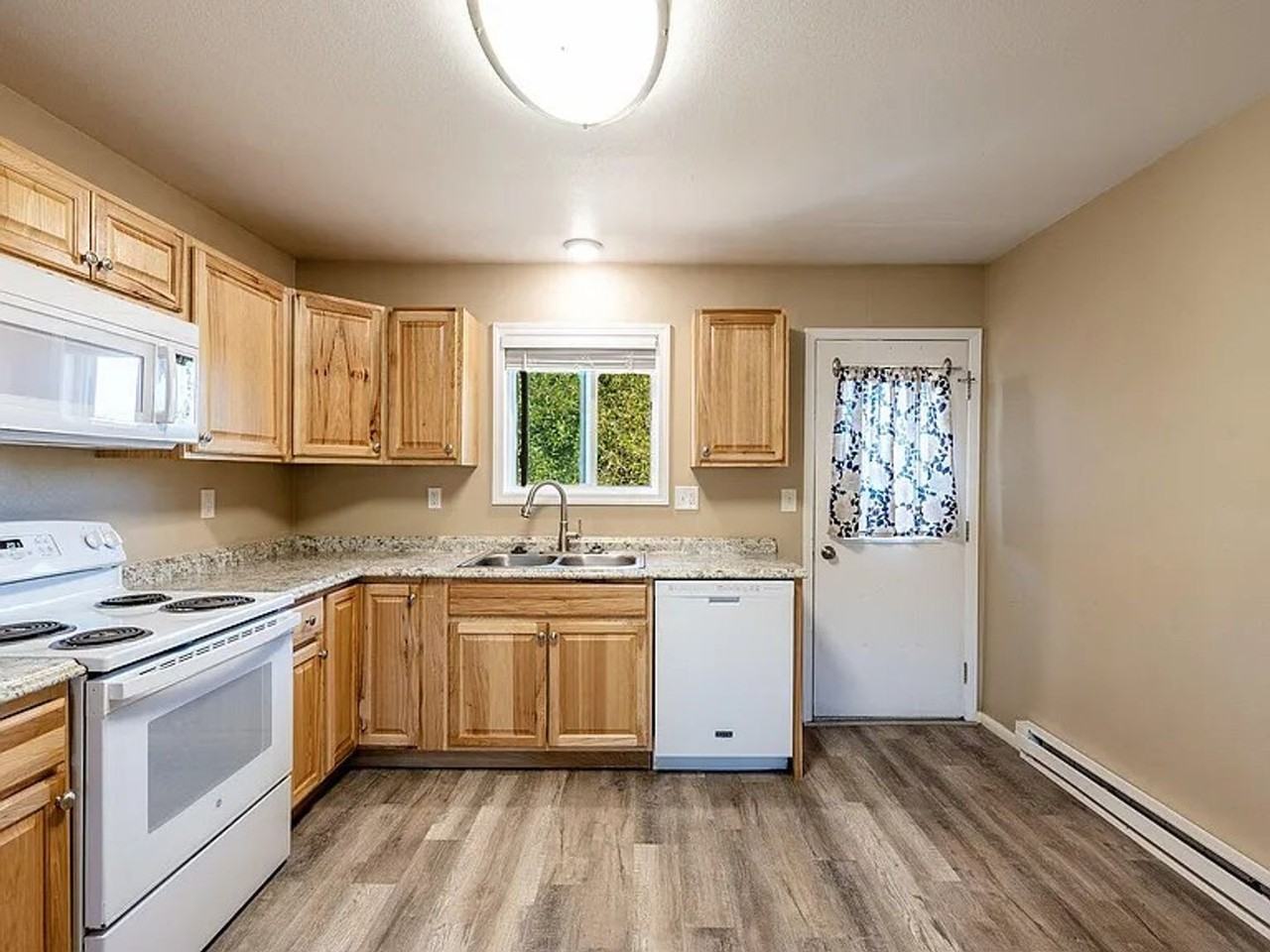 1405 Ridgeway Ave - Photo 7 of 18