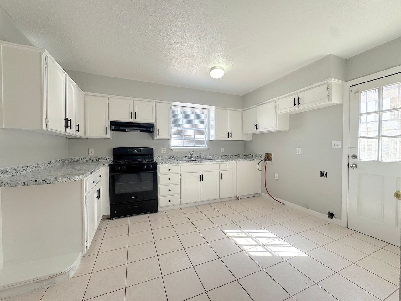 9430 Zorrillo Ln - Photo 7 of 23