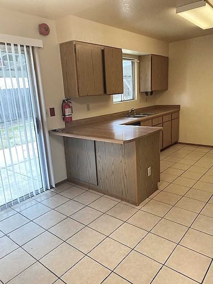 746 Redwood Blvd - Photo 2 of 5