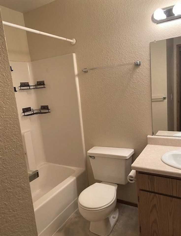 746 Redwood Blvd - Photo 3 of 5