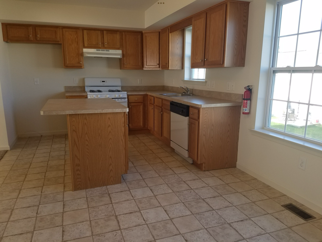 1018 Jean Ave - Photo 4 of 8