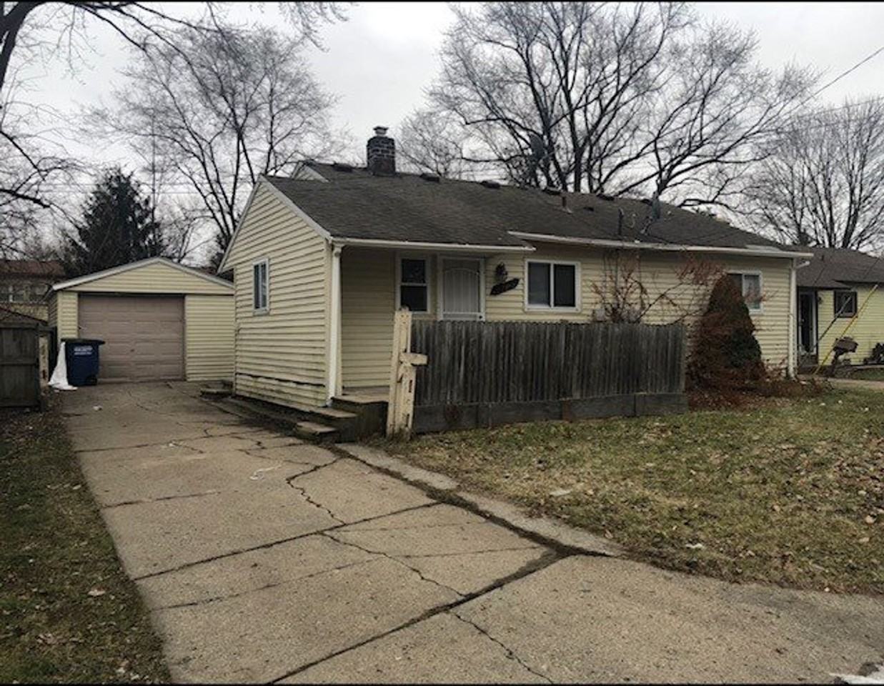 32759 Missaukee Ct - Photo 2 of 12