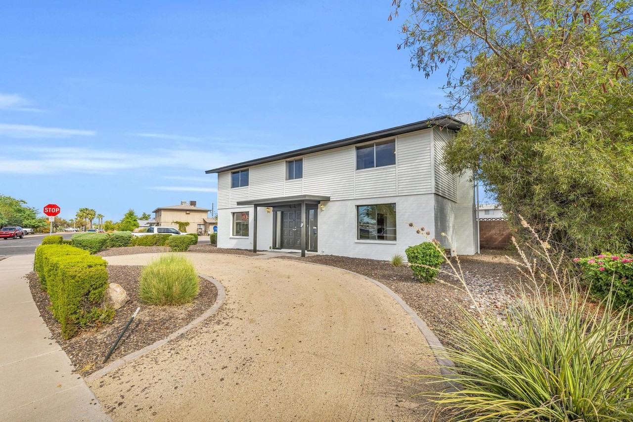 1122 E Concorda Dr - Photo 3 of 50