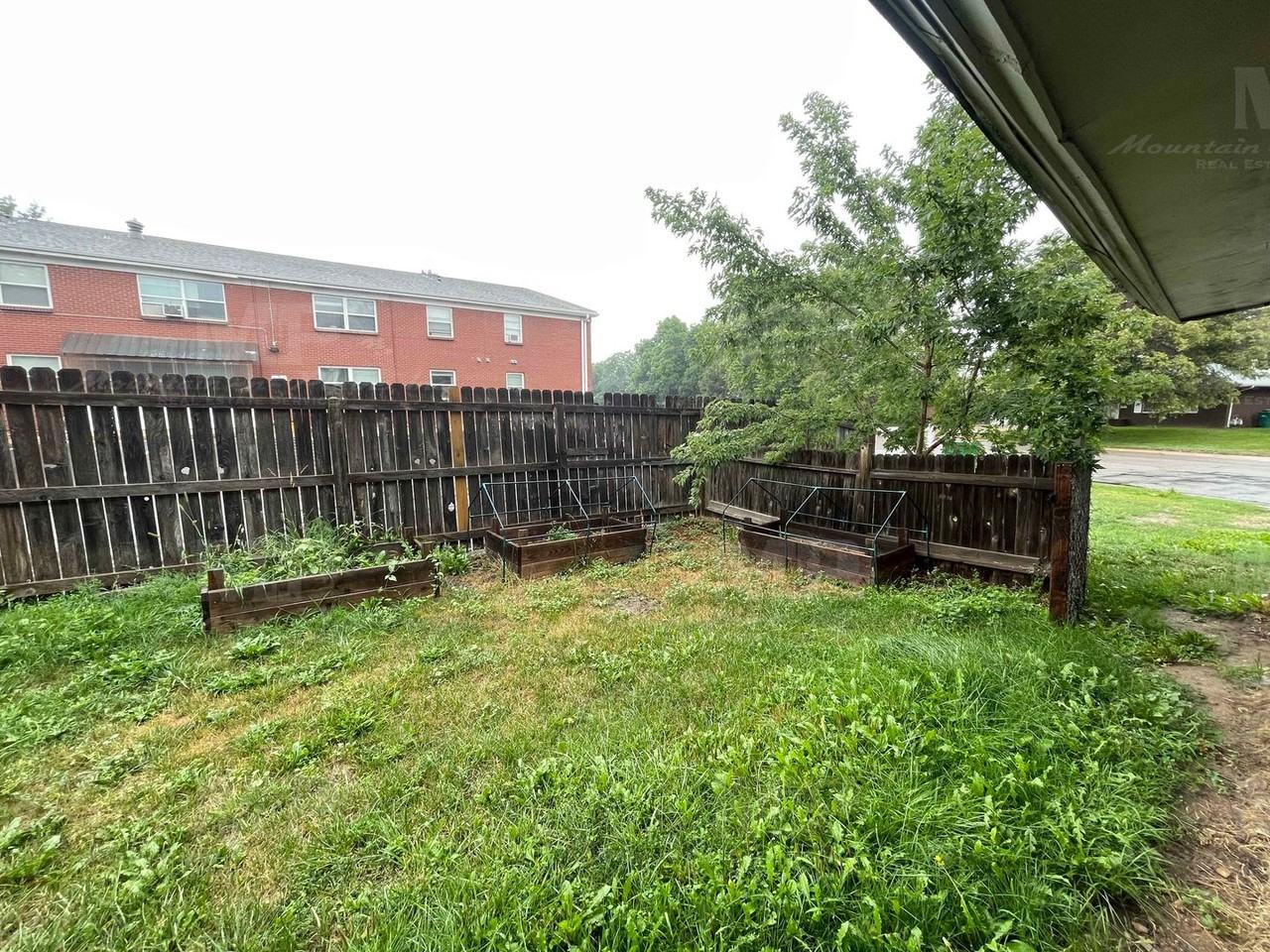 1201 Montgomery St - Photo 7 of 14