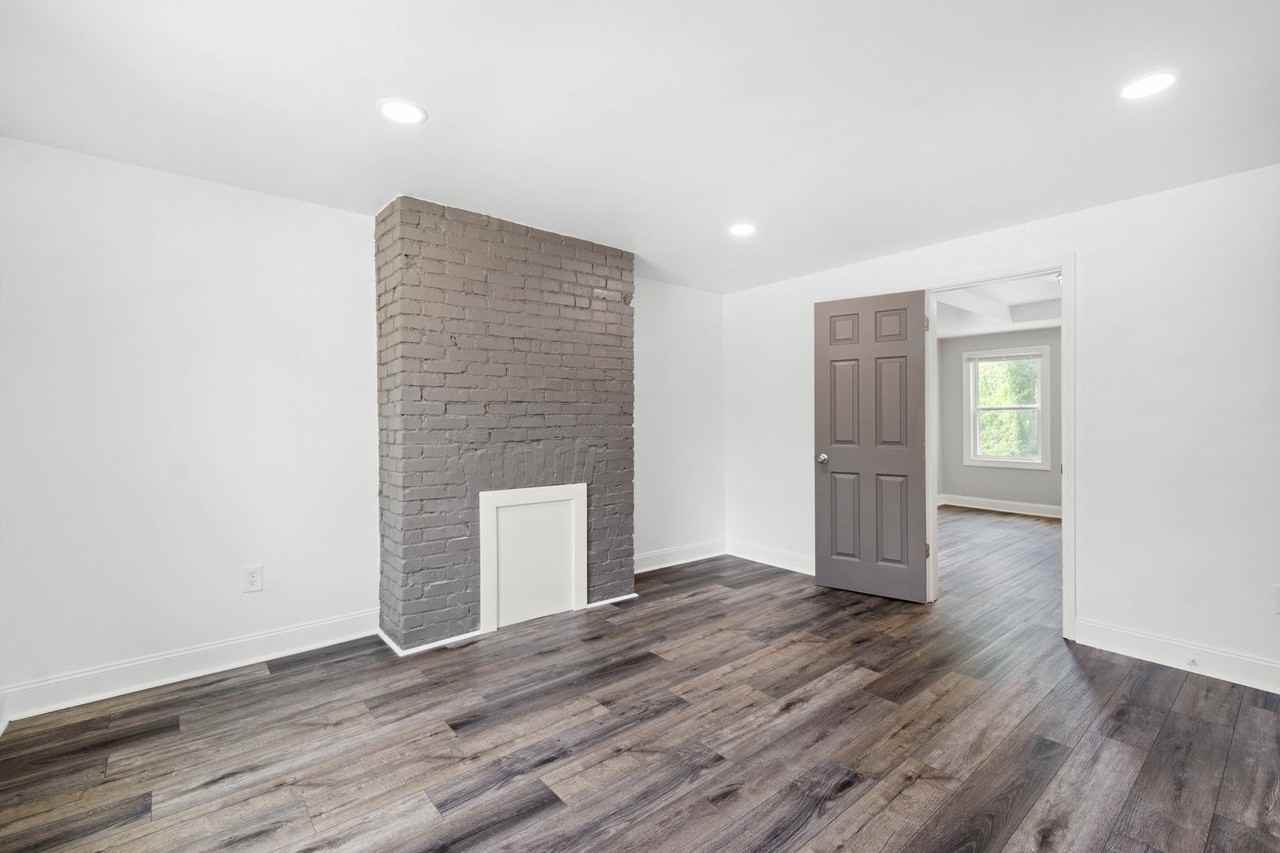 1681 Suburban Avenue - Photo 3 of 41