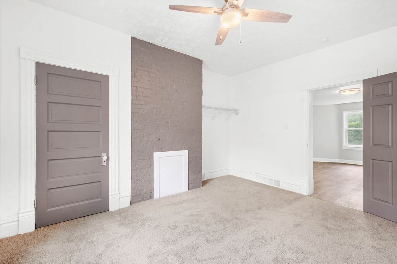 1681 Suburban Avenue - Photo 5 of 41