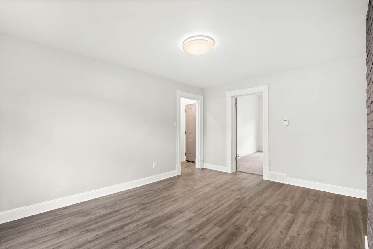 1681 Suburban Avenue - Photo 7 of 41