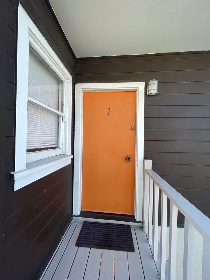 3631 Judah St - Photo 4 of 18