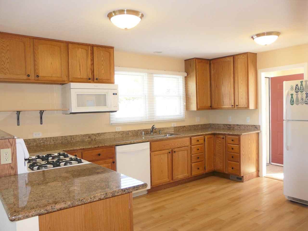 1056 Raymond Ave - Photo 7 of 16