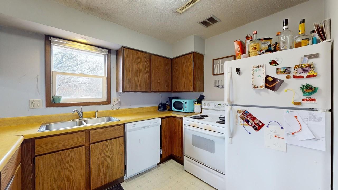 1240 Michigan Ave - Photo 4 of 20