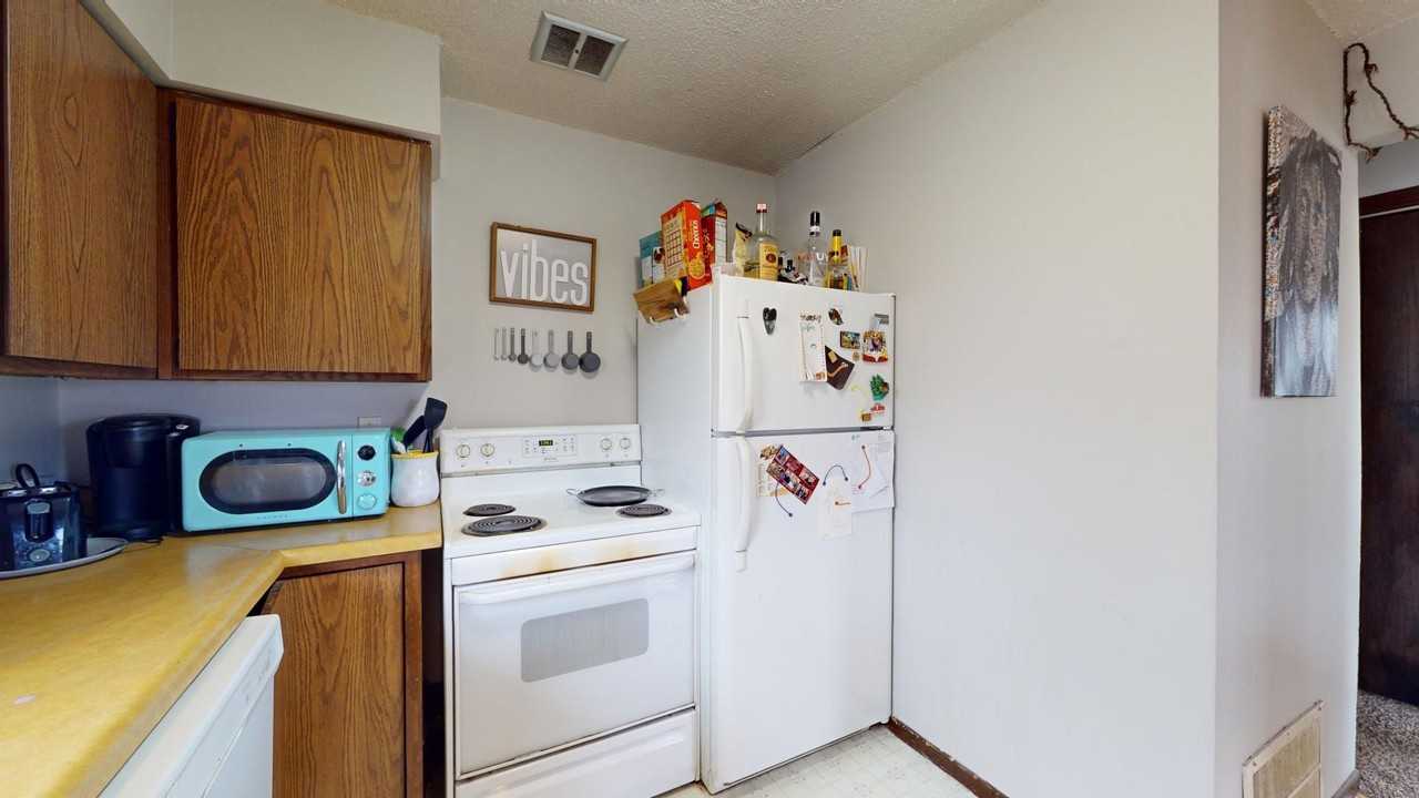 1240 Michigan Ave - Photo 5 of 20