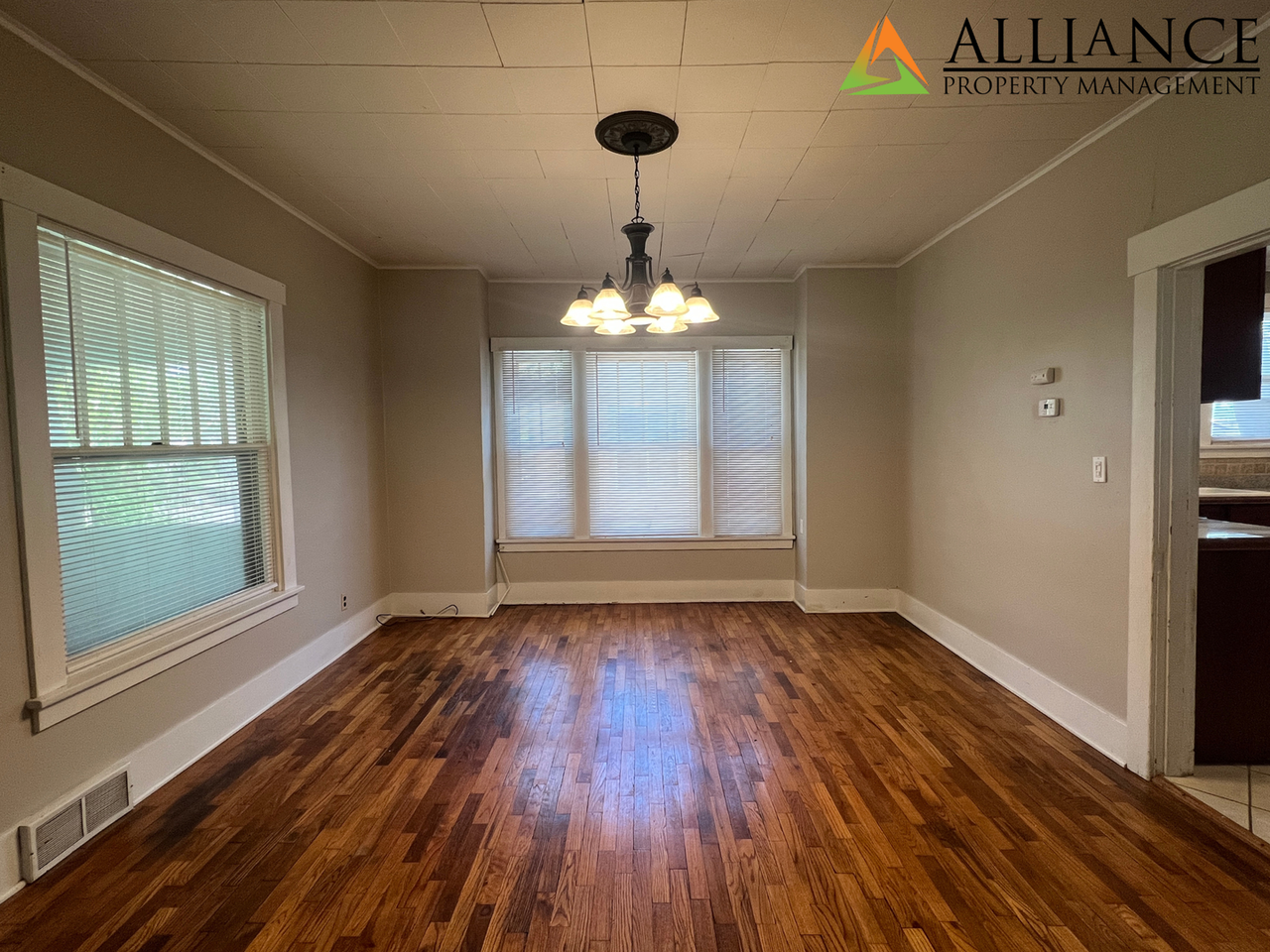 1431 Yuma St - Photo 5 of 28