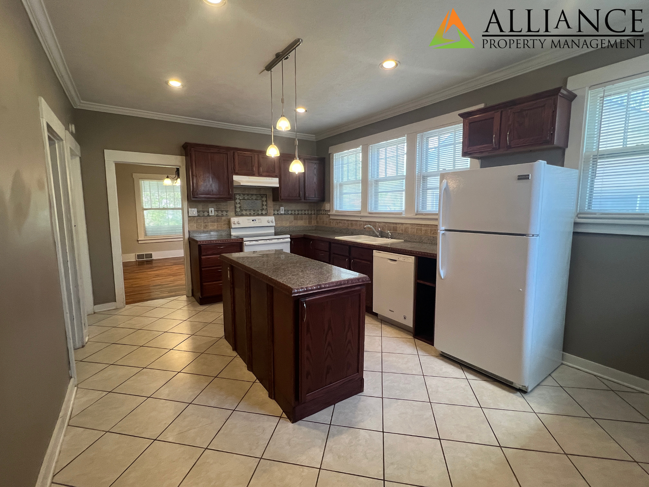 1431 Yuma St - Photo 7 of 28