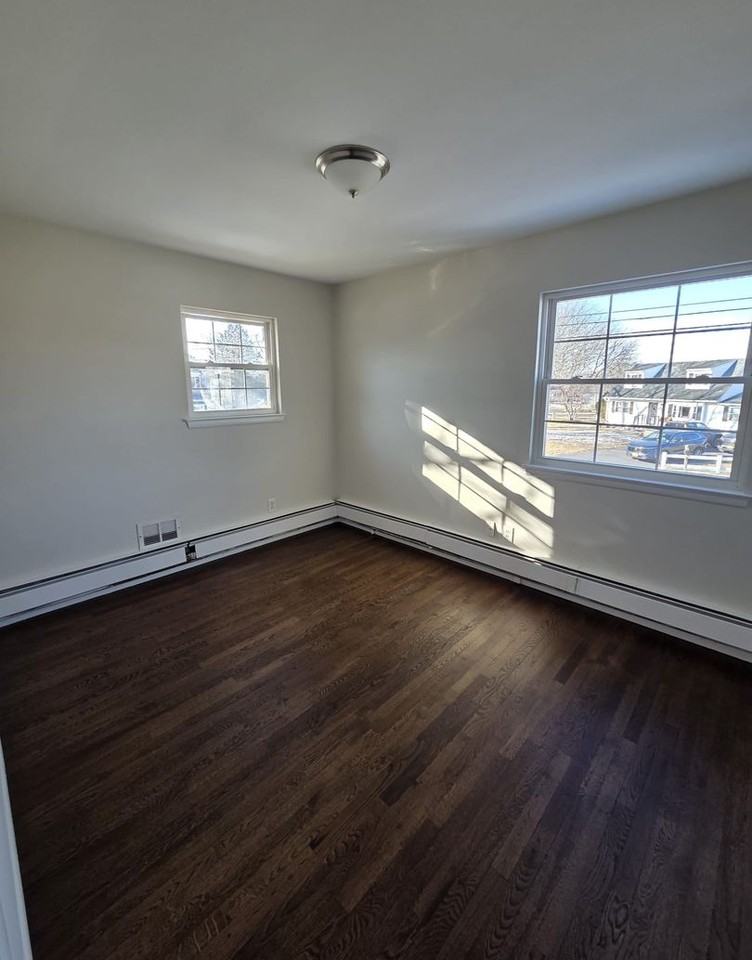 895 Salem Dr - Photo 5 of 8