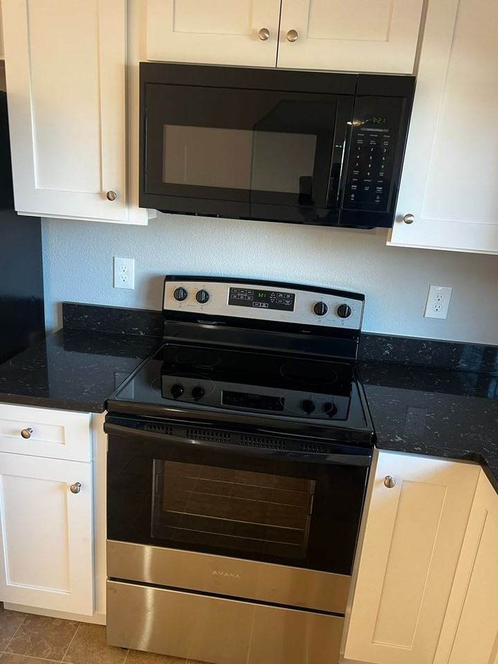 4930 Song Sparrow St Ne - Photo 5 of 23