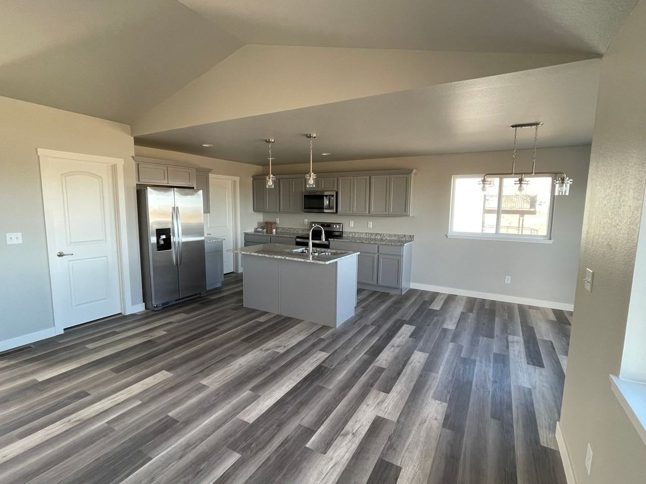 3014 Caymus Dr - Photo 3 of 32