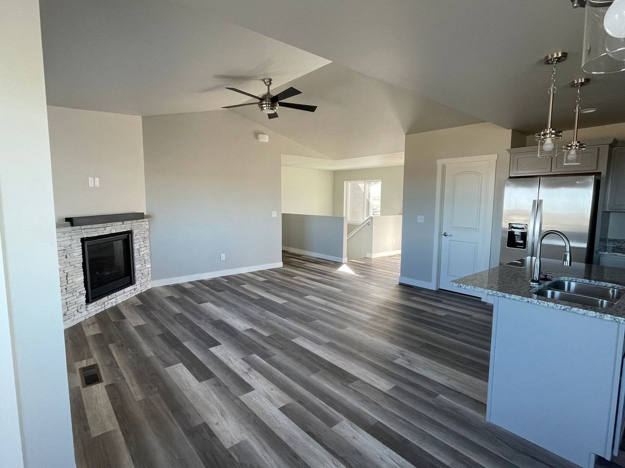 3014 Caymus Dr - Photo 4 of 32