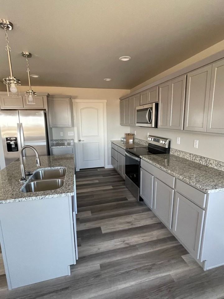 3014 Caymus Dr - Photo 5 of 32