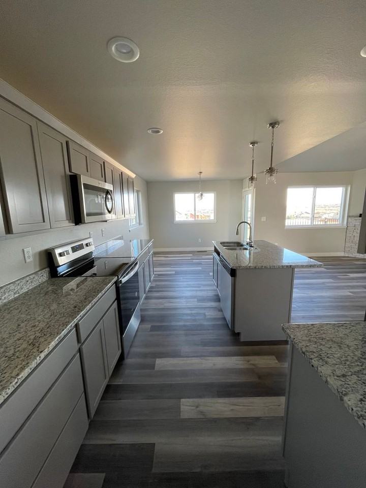 3014 Caymus Dr - Photo 6 of 32