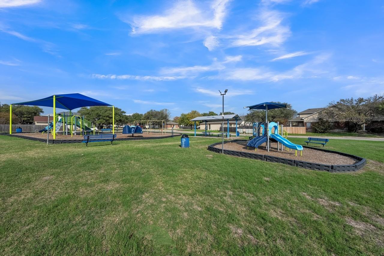 17414 Bishopsgate Dr - Photo 3 of 31