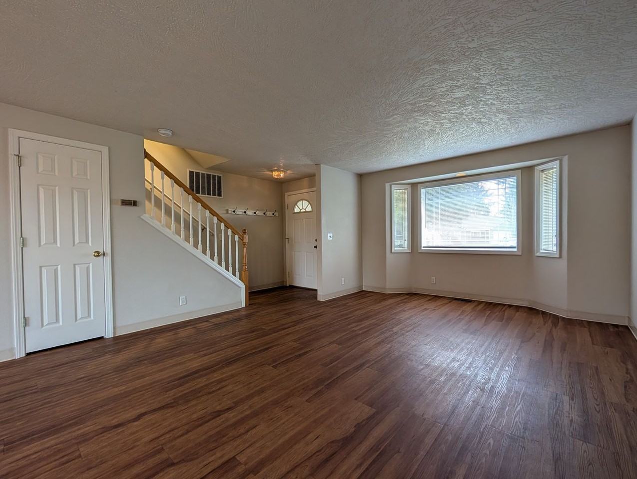 4776 Spring Meadow Ave - Photo 6 of 25