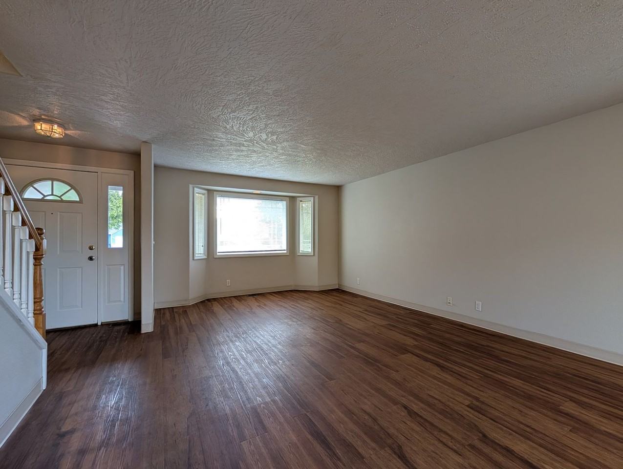 4776 Spring Meadow Ave - Photo 7 of 25