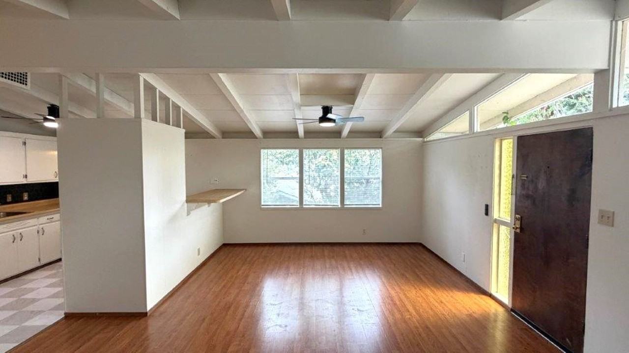 305 Kingston Ave - Photo 4 of 16