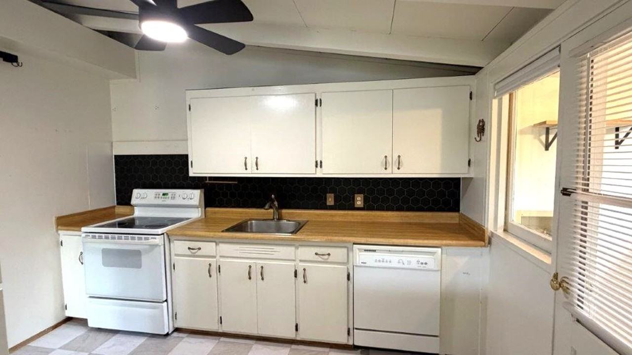 305 Kingston Ave - Photo 6 of 16