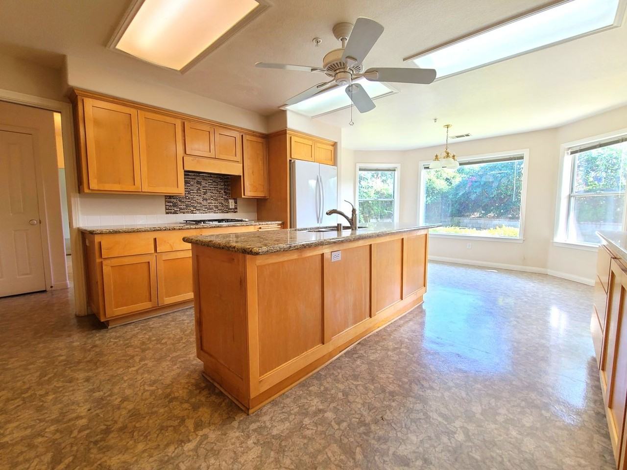 1561 Marion Rd - Photo 6 of 24