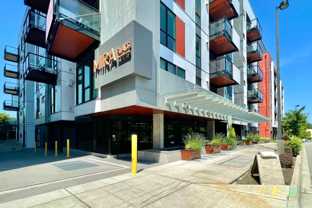 1085 103rd Ave Ne - Photo 1 of 1